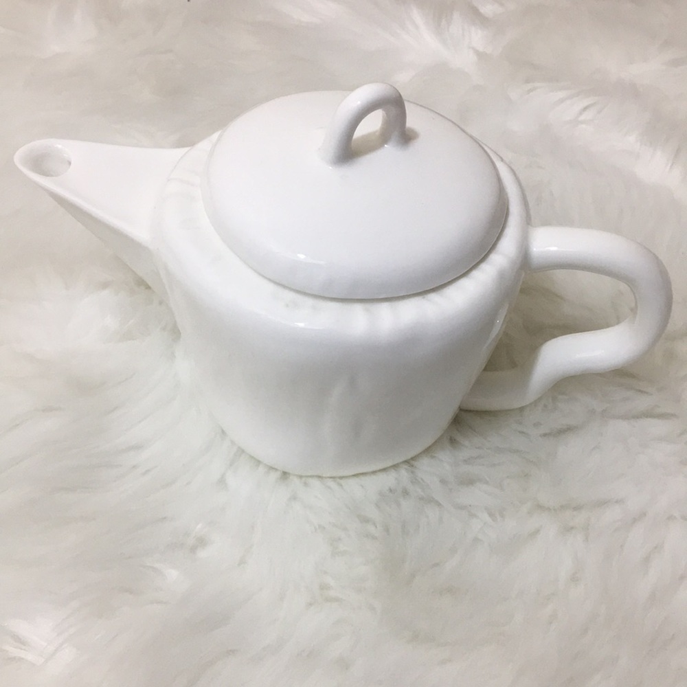 10 Strawberry Street Pearls Irregular Pinch Teapot